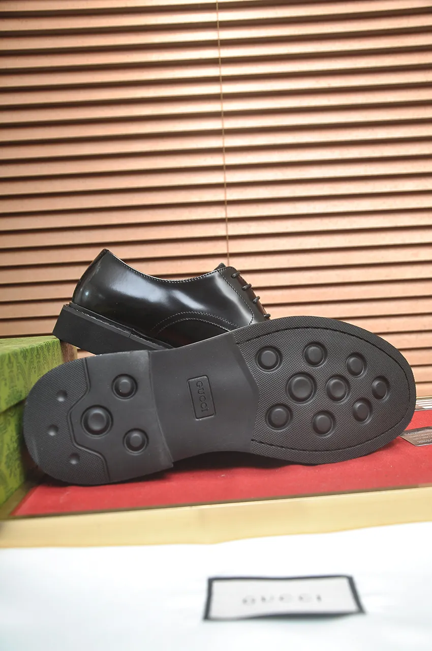 Men's shoes💰540💶Italy's top luxury men's shoe giant (GUCCI) (Gucci) (full cowhide lining) new arrival🍃Original European style🔰 Pleasant to the eye😍In order to make the shoes more durable and non-deformable🌀The production continues to follow traditional methods but there is still no lack of innovation💪Choose original sheepskin for the leather♻️ Smooth and natural And extra bright ⭐Made of imported cowhide, the first choice of rich people 38-45 (45 customized)